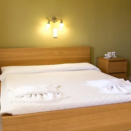 Rena Aparthotel Perissa (Santorini)
