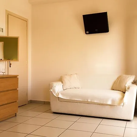 Rena Aparthotel Perissa (Santorini)