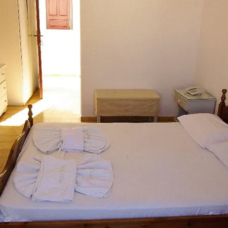 Rena Apart Otel Perissa (Santorini)