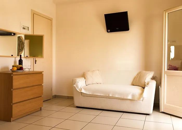 Rena Aparthotel Perissa (Santorini)