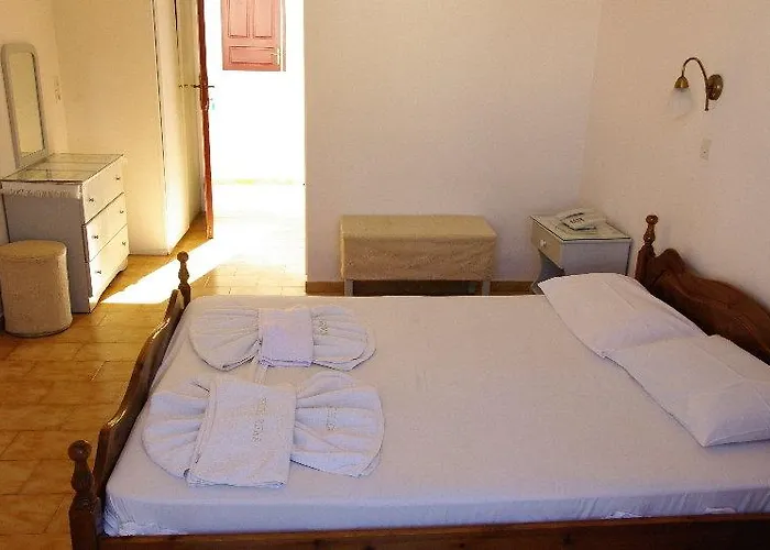 Rena Aparthotel Perissa (Santorini)