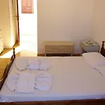 Rena Hotel apartamentowy Perissa (Santorini)