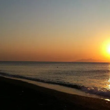 מלון דירות Rena *